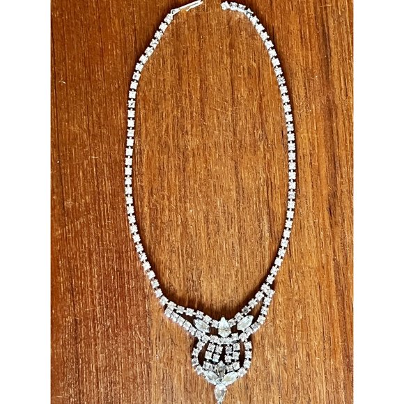 Vintage Rhinestone Bib Necklace With Statement Pendant 7" Drop Elegant Design - Picture 3 of 10